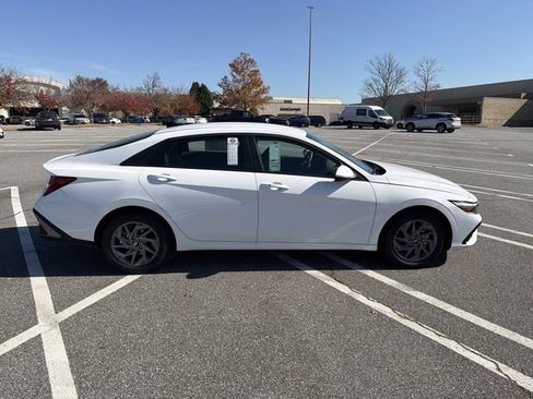 New 2026 Hyundai Elantra Blue image 8