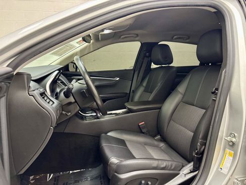 Used 2019 Chevrolet Impala LT FWD image 15