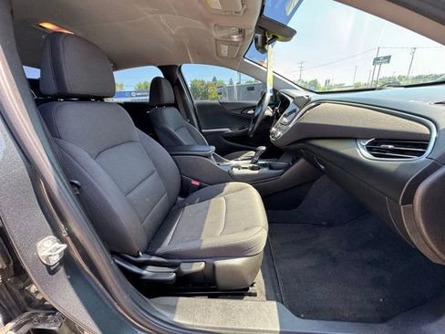 Used 2017 Chevrolet Malibu LT FWD image 12