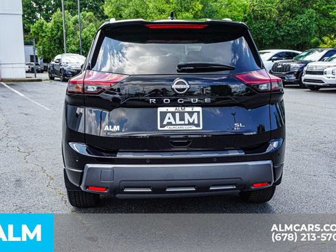 Used 2024 Nissan Rogue SL FWD image 11