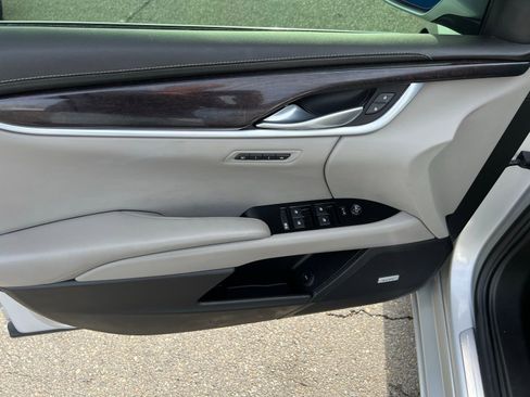 Used 2016 Cadillac XTS Luxury w/ Driver Awareness Package image 13