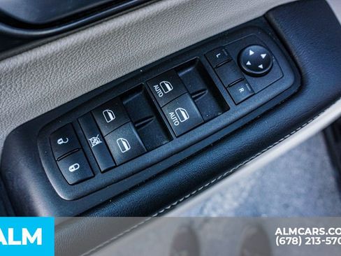 Used 2024 Chrysler Pacifica Select image 57