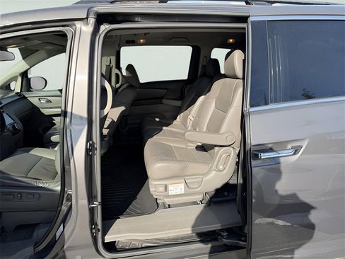 Used 2016 Honda Odyssey Touring image 21