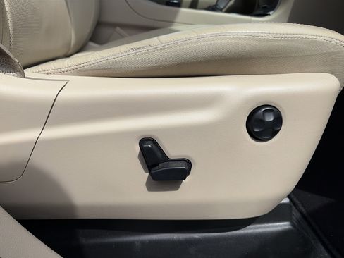 Used 2019 Jeep Grand Cherokee Limited w/ Luxury Group II AWD/4WD image 28