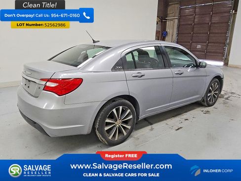 Used 2013 Chrysler 200 Touring w/ S Exterior Appearance Pkg FWD image 4