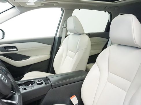 Used 2021 Nissan Rogue SV w/ Premium Package image 30