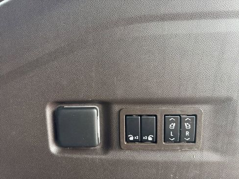 Used 2021 GMC Yukon XL Denali image 31