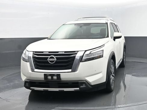 Used 2022 Nissan Pathfinder Platinum w/ Cargo Package AWD/4WD image 28