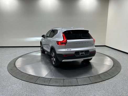 Used 2019 Volvo XC40 T5 Momentum AWD/4WD image 9