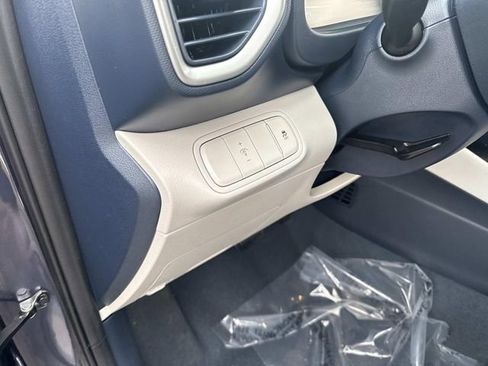 Used 2023 Hyundai Venue Limited image 20