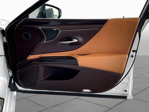 Used 2020 Lexus ES 300h Ultra Luxury w/ Accessory Package FWD image 24