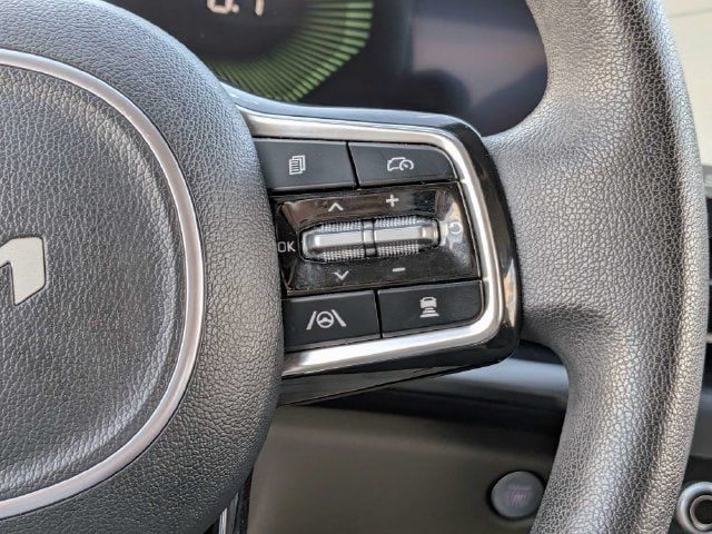 Used 2025 Kia Carnival LX FWD image 27