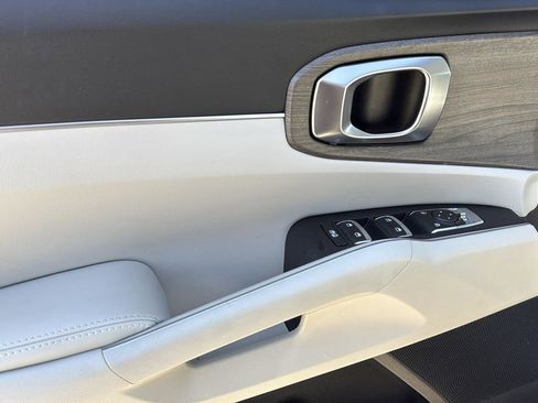 Used 2023 Kia Sorento EX w/ Panoramic Sunroof Package image 12