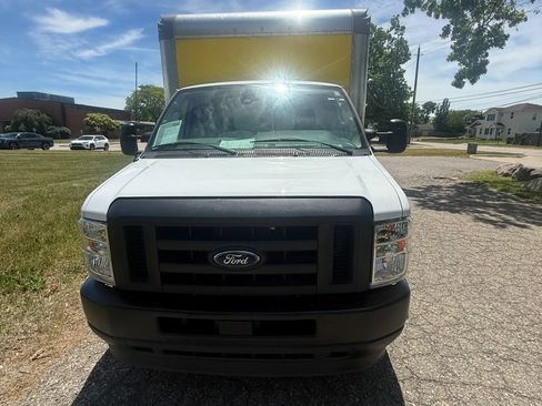 Used 2023 Ford E-350 and Econoline 350 Super Duty w/ Driver's Safety Package RWD image 2
