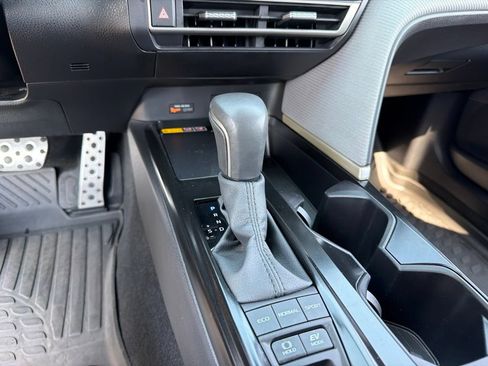 Used 2025 Toyota Camry SE w/ Convenience Package FWD image 14