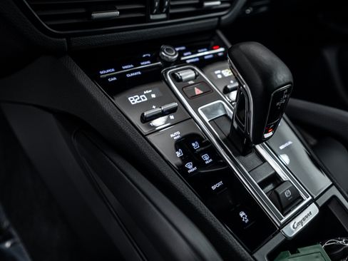 Certified 2023 Porsche Cayenne image 16