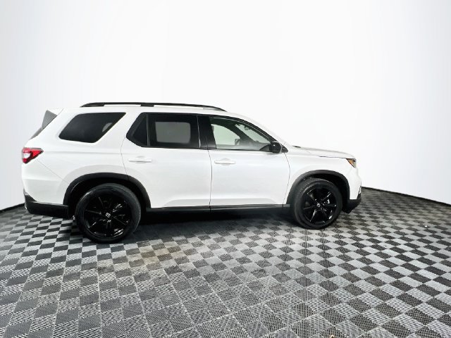 Used 2025 Honda Pilot Black Edition image 8