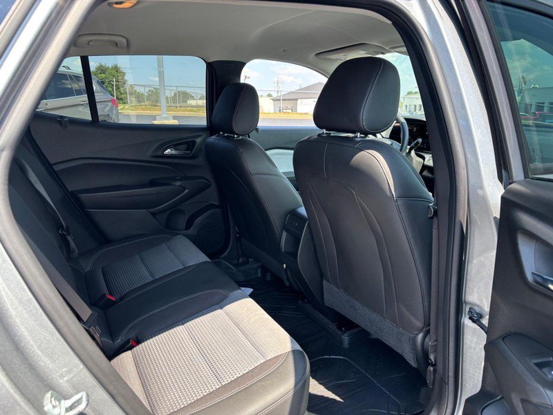 Used 2024 Chevrolet Trax LT w/ Driver Confidence Package FWD image 9