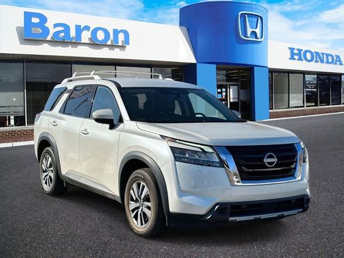 Used 2023 Nissan Pathfinder SL AWD/4WD image 1