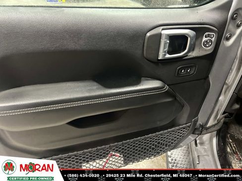 Used 2018 Jeep Wrangler Unlimited Sahara image 15