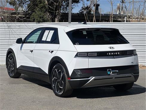 Used 2024 Hyundai Ioniq 5 SE image 3