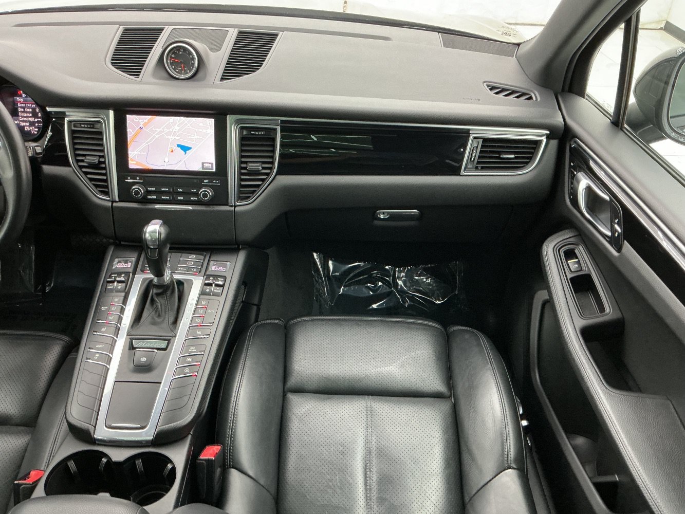 Used 2018 Porsche Macan AWD/4WD image 29
