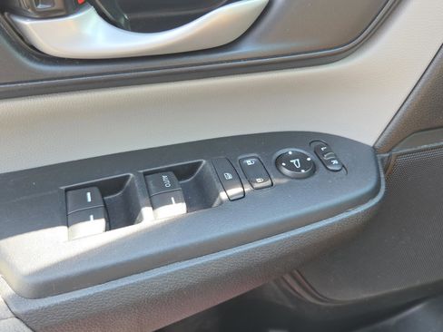 Used 2019 Honda CR-V LX image 18