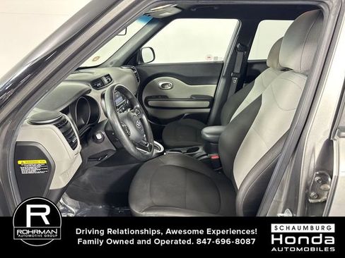 Used 2017 Kia Soul w/ Convenience Package FWD image 4