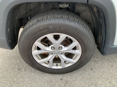 Used 2022 Jeep Grand Cherokee Limited AWD/4WD image 9