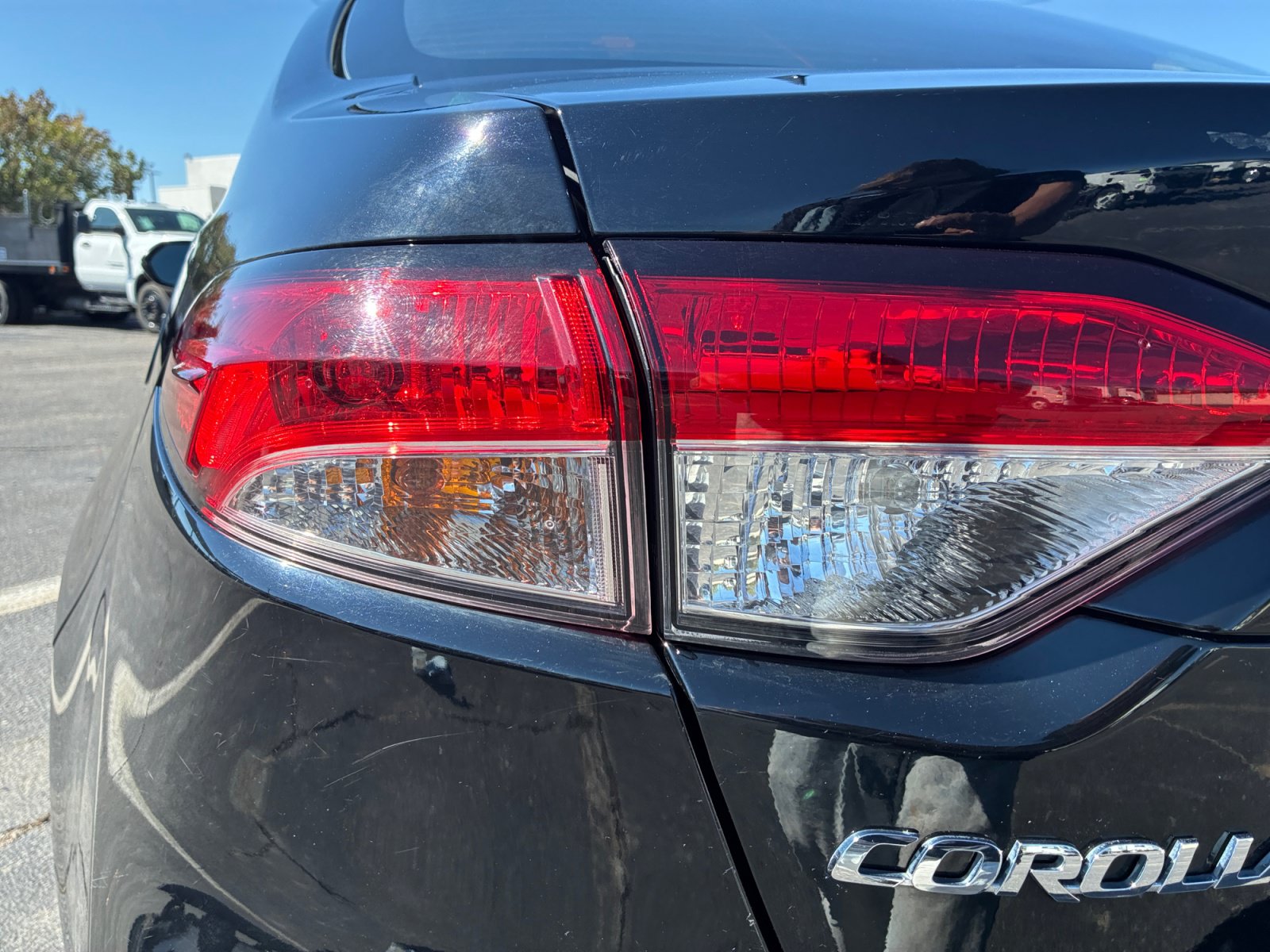 Used 2025 Toyota Corolla LE FWD image 25