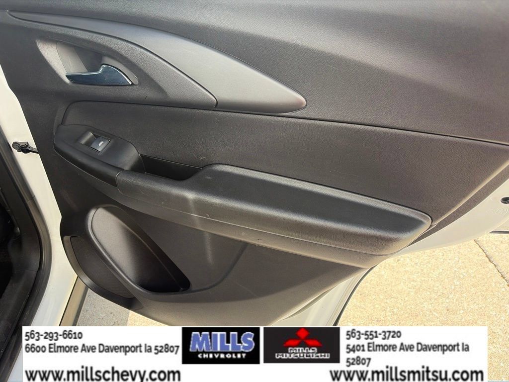 Used 2023 Chevrolet TrailBlazer LT FWD image 25