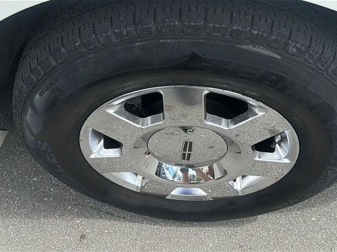 Used 2005 Lincoln Navigator Luxury AWD/4WD image 17