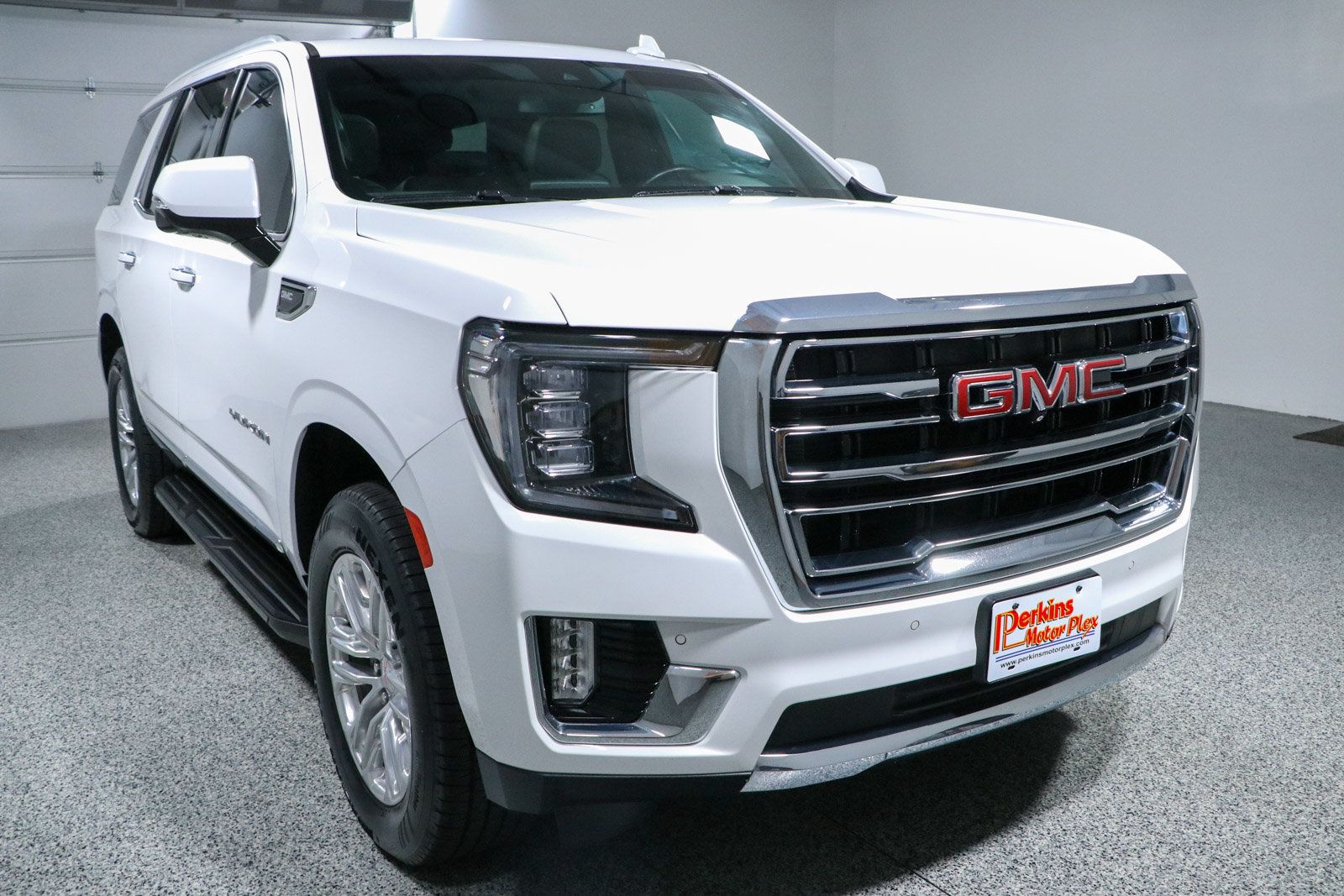 Used 2023 GMC Yukon SLT w/ SLT Premium Package AWD/4WD image 5