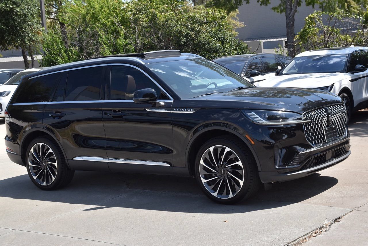 Certified 2026 Lincoln Aviator Reserve AWD/4WD image 5