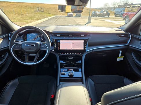New 2026 Jeep Grand Cherokee L 4WD image 15