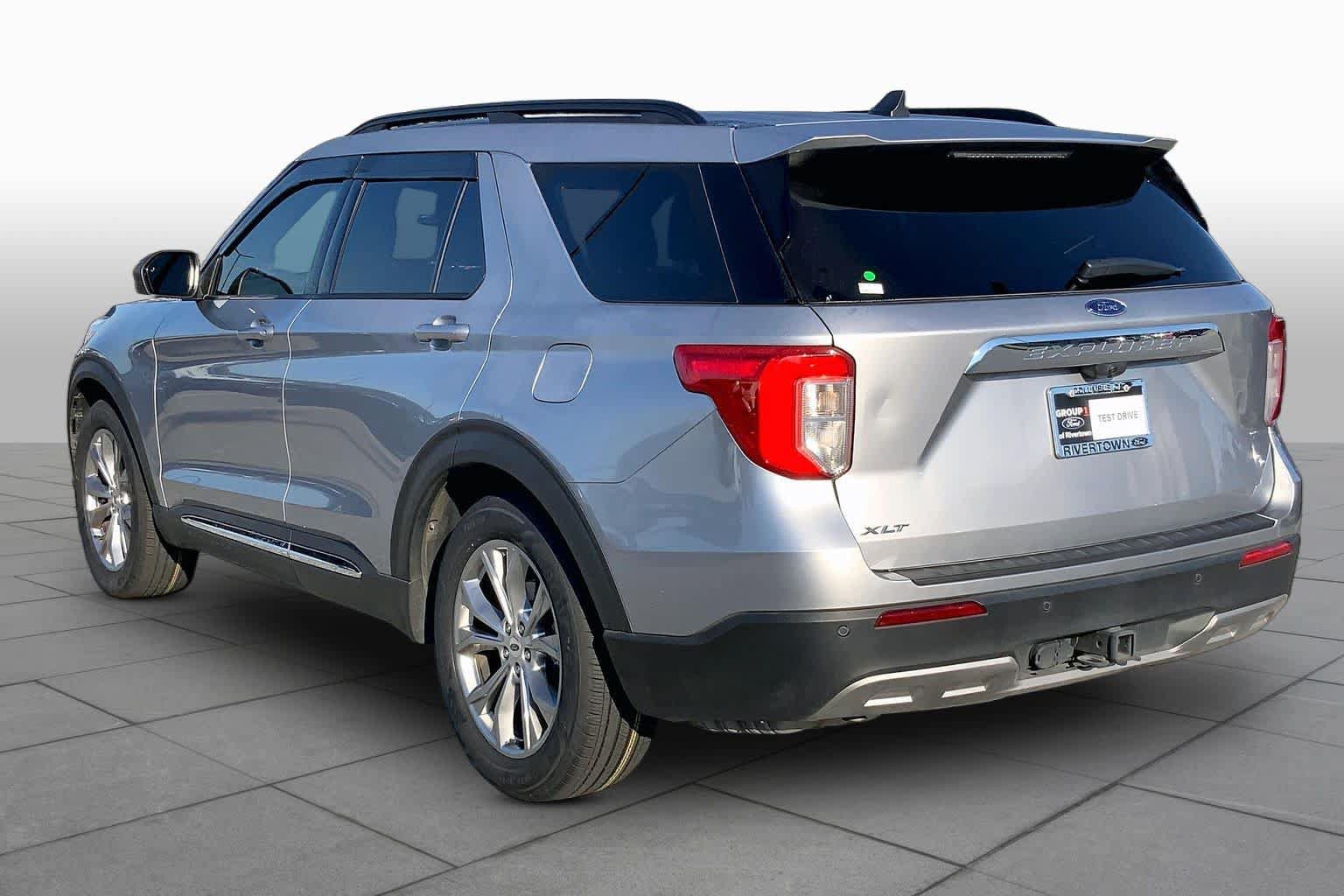 Certified 2022 Ford Explorer XLT w/ Equipment Group 202A RWD image 11