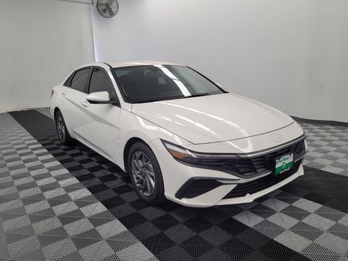 Used 2024 Hyundai Elantra SEL image 13