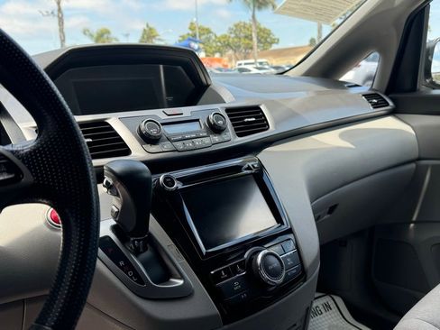 Used 2016 Honda Odyssey SE image 12