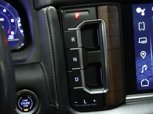Used 2023 GMC Yukon Denali Ultimate AWD/4WD image 24