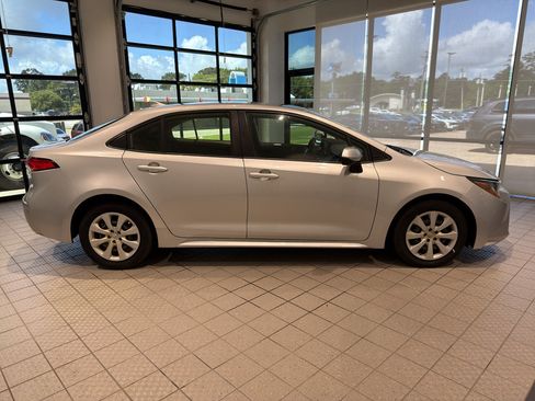 Used 2022 Toyota Corolla LE FWD image 6