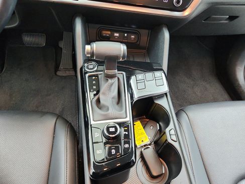 Used 2025 Kia Sportage EX FWD image 25