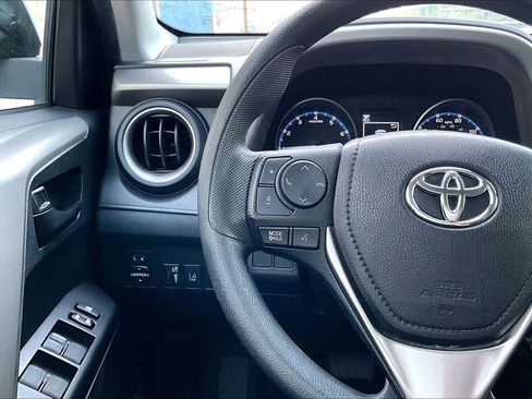 Used 2018 Toyota RAV4 LE image 23