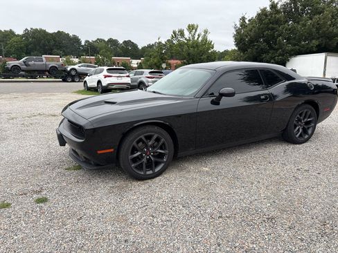Used 2019 Dodge Challenger SXT w/ Blacktop Package RWD image 15