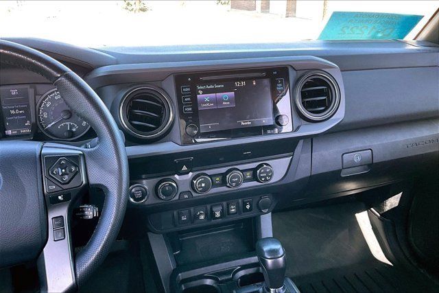 Used 2019 Toyota Tacoma TRD Off-Road AWD/4WD image 10