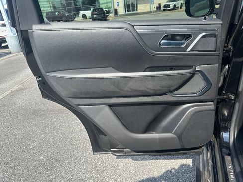 Used 2025 INFINITI QX80 Sensory AWD/4WD image 18