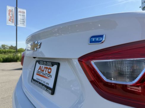 Used 2017 Chevrolet Cruze LT FWD image 10