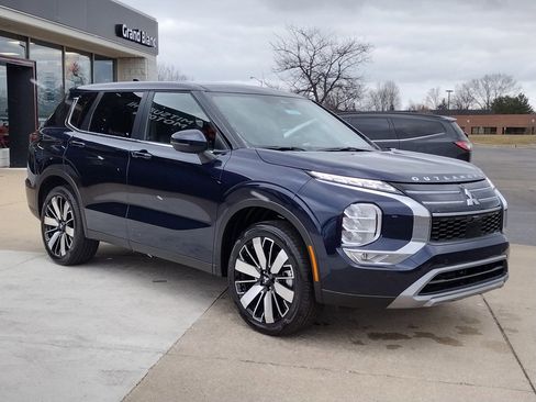 New 2025 Mitsubishi Outlander SE image 20