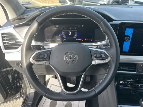 New 2026 Volkswagen Taos SE image 14
