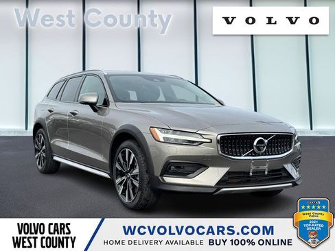 Used 2020 Volvo V60 T5 Cross Country w/ Cross Country Pro Package image 1