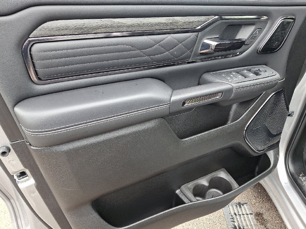 Used 2025 RAM 1500 Limited AWD/4WD image 9
